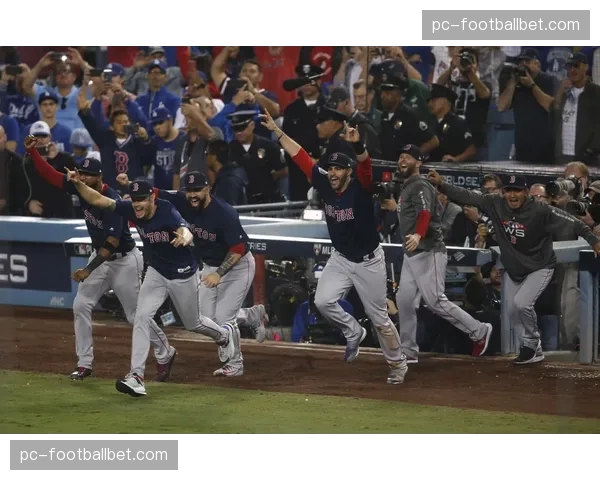 MLB：纽约扬基与波士顿红袜鏖战12局，扬基凭借再见安打取胜